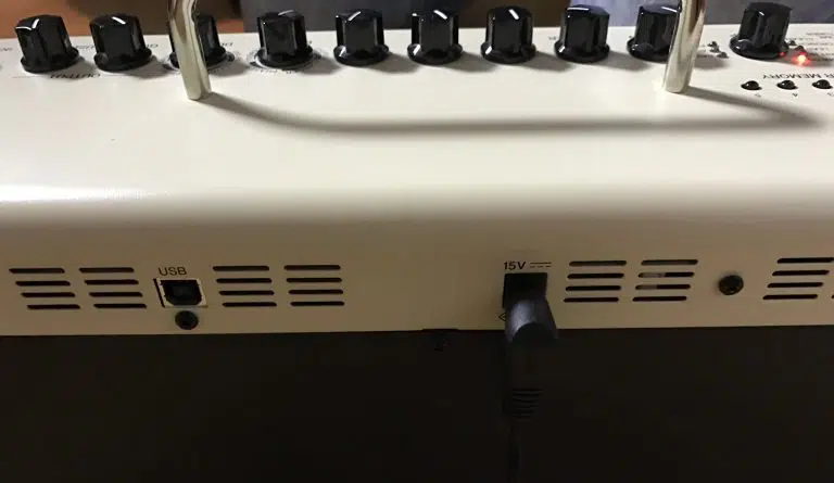 Yamaha THR10 Seitenansicht